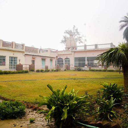 ホテル Shree Krishna Bhakti Ashram Vrindāvan エクステリア 写真