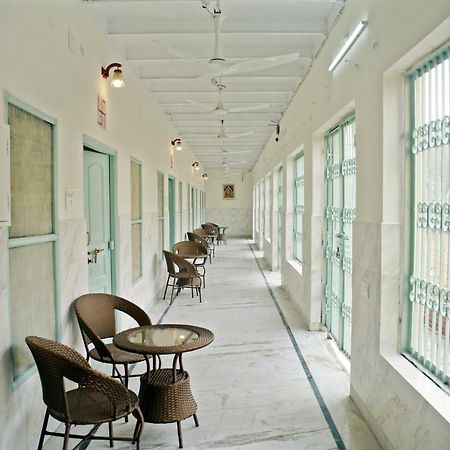 ホテル Shree Krishna Bhakti Ashram Vrindāvan エクステリア 写真