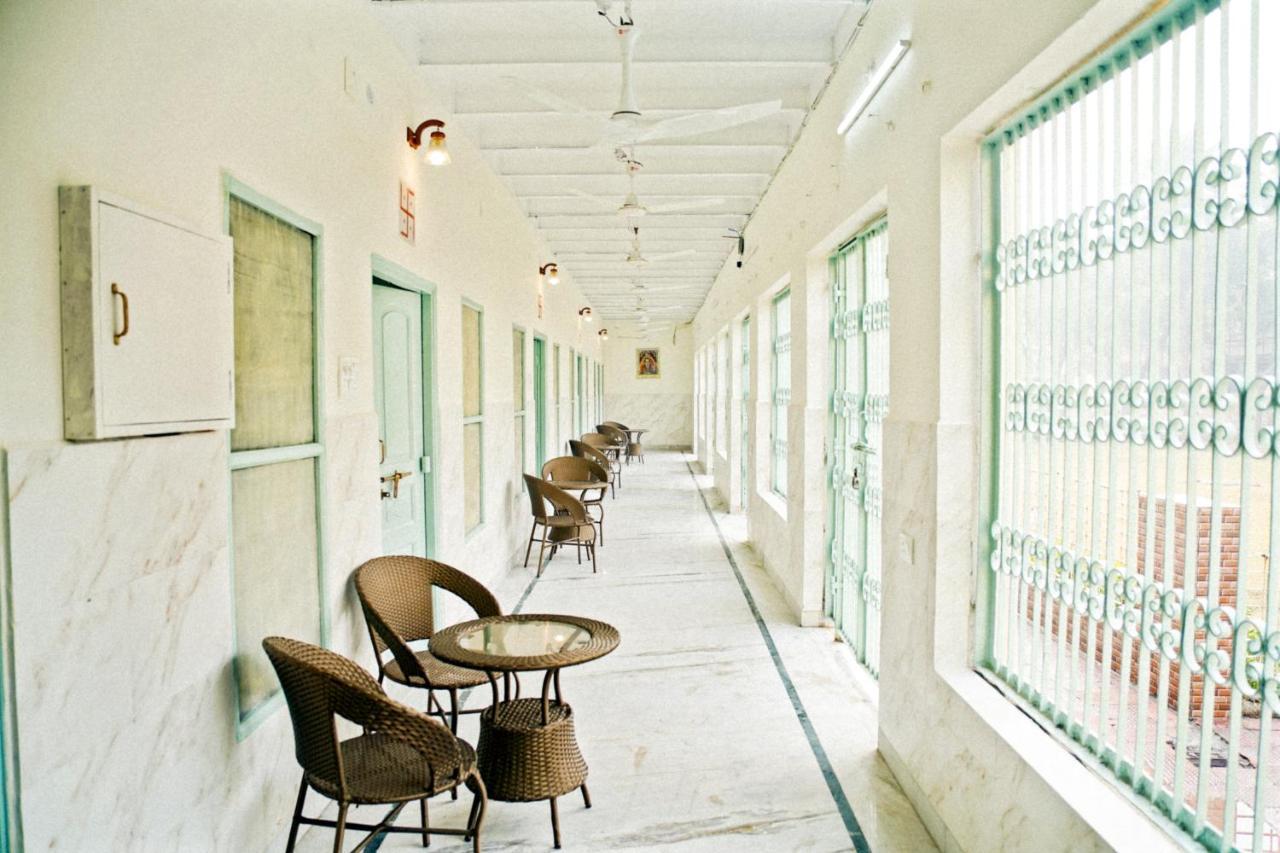 ホテル Shree Krishna Bhakti Ashram Vrindāvan エクステリア 写真