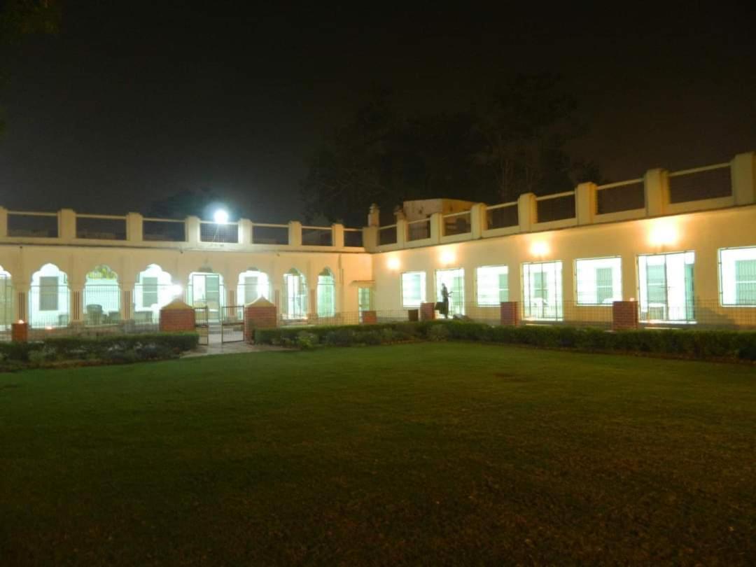 ホテル Shree Krishna Bhakti Ashram Vrindāvan エクステリア 写真