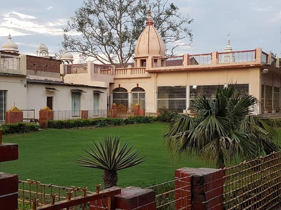 ホテル Shree Krishna Bhakti Ashram Vrindāvan エクステリア 写真