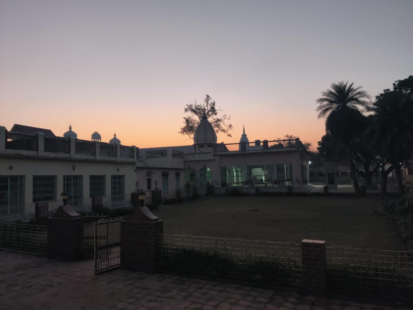 ホテル Shree Krishna Bhakti Ashram Vrindāvan エクステリア 写真