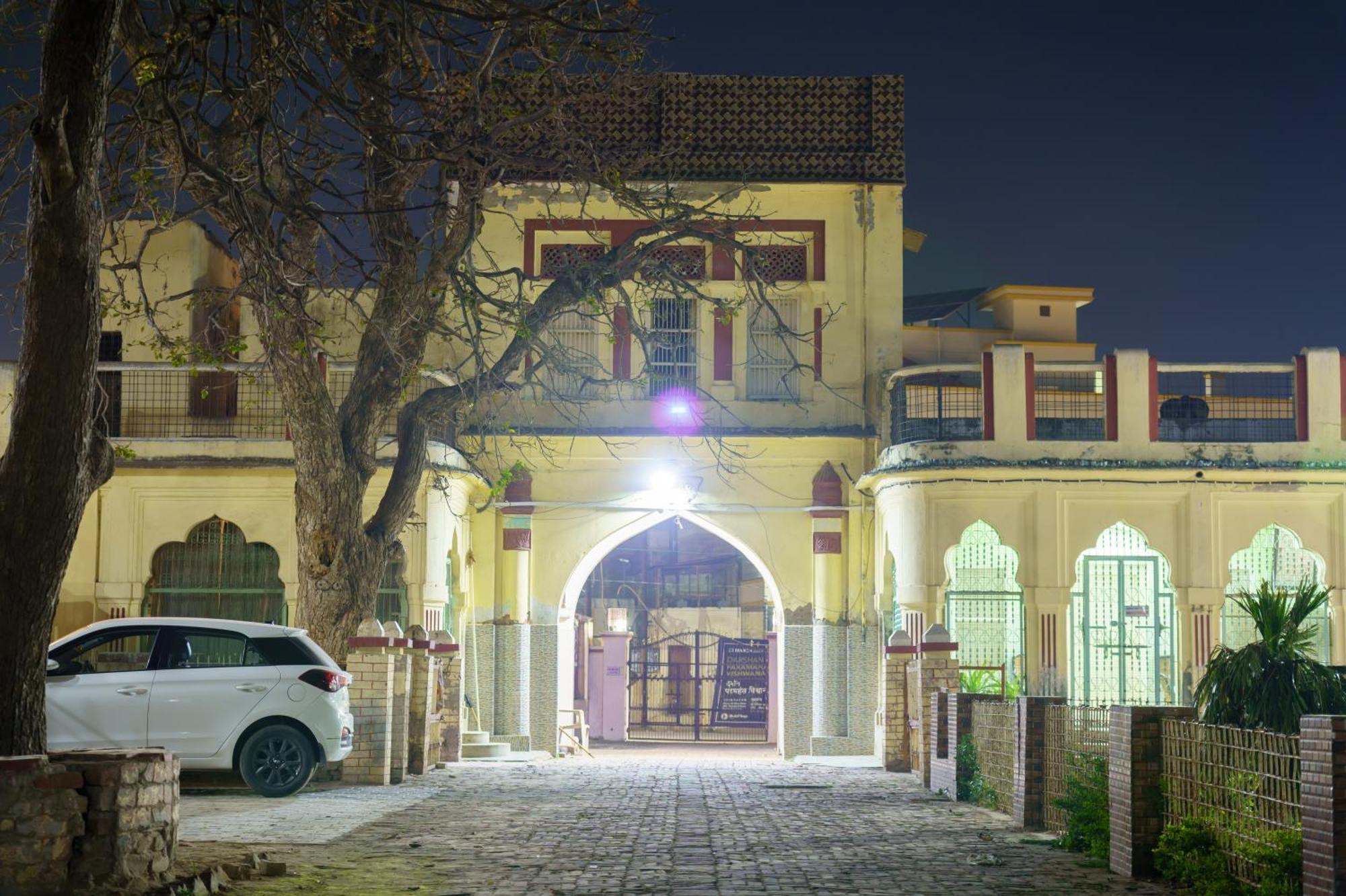 ホテル Shree Krishna Bhakti Ashram Vrindāvan エクステリア 写真