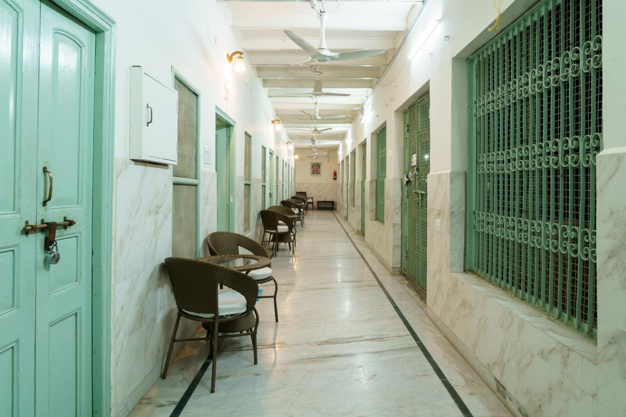 ホテル Shree Krishna Bhakti Ashram Vrindāvan エクステリア 写真