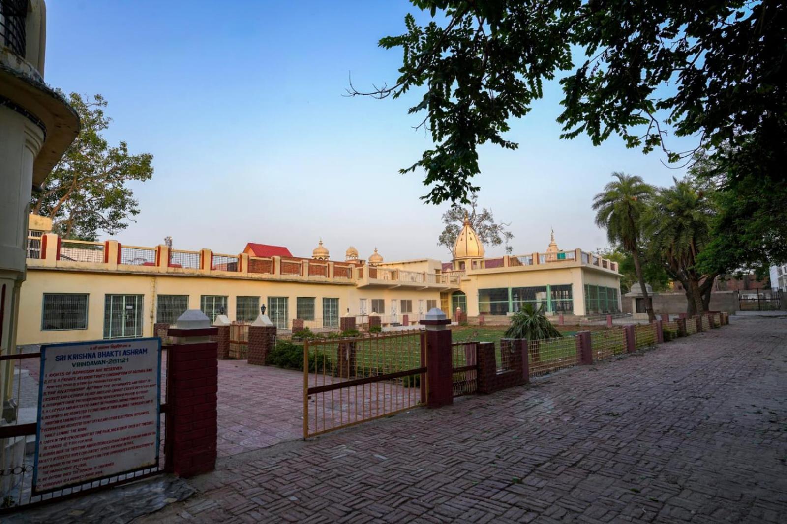 ホテル Shree Krishna Bhakti Ashram Vrindāvan エクステリア 写真
