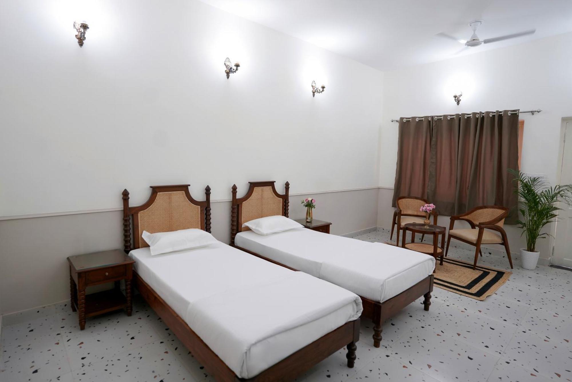 ホテル Shree Krishna Bhakti Ashram Vrindāvan エクステリア 写真