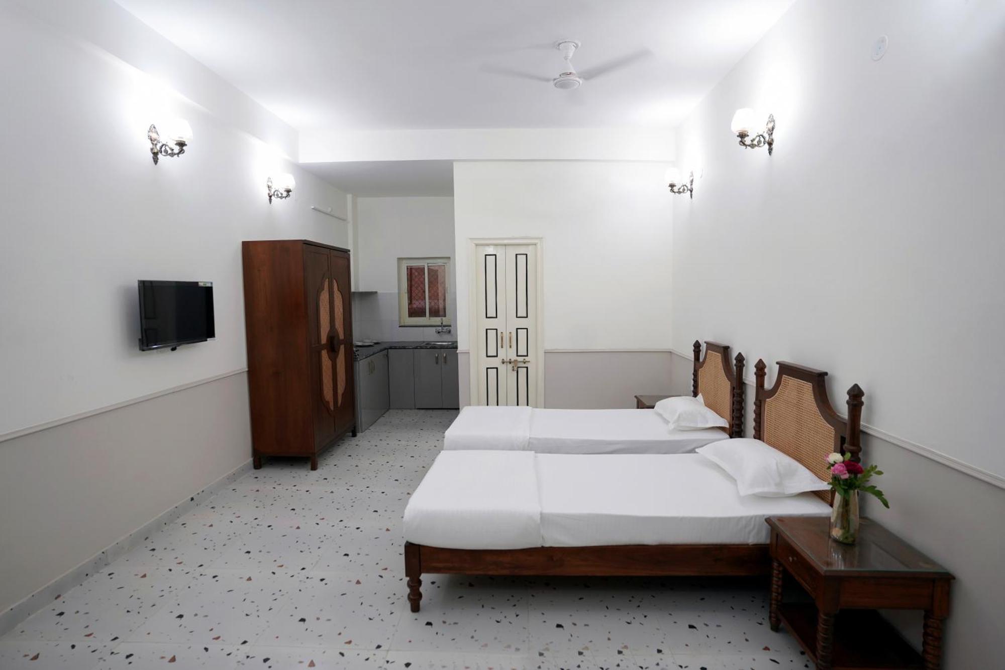 ホテル Shree Krishna Bhakti Ashram Vrindāvan エクステリア 写真